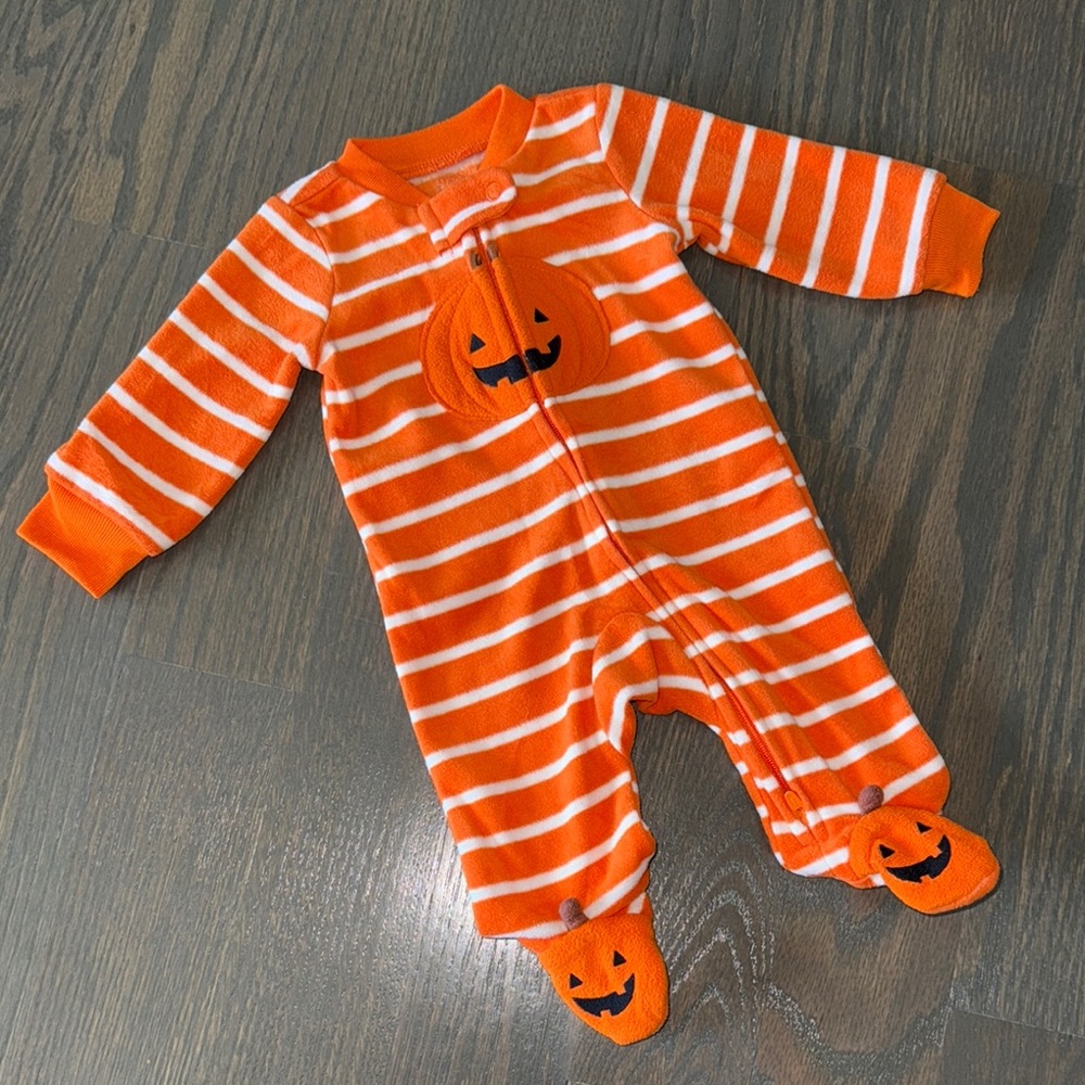 Carter's Just One You Halloween Pumpkin Fleece Sleep N' Play | NB - Picture 2 of 7